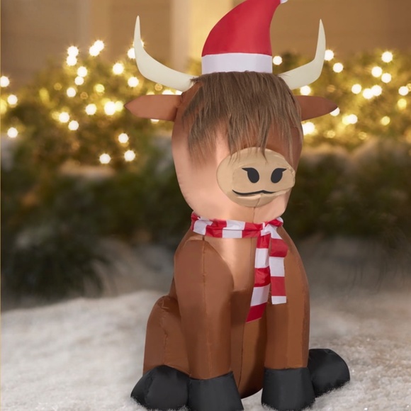 Holiday Time New 3.5 Foot Scottish Highlander Cow in Santa Hat - Picture 1 of 3